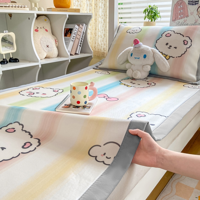 91家纺网 家纺一手货源 找家纺 耐思家纺 2025春夏新款A类冰丝印花凉席空调席学生系列 彩条猫咪