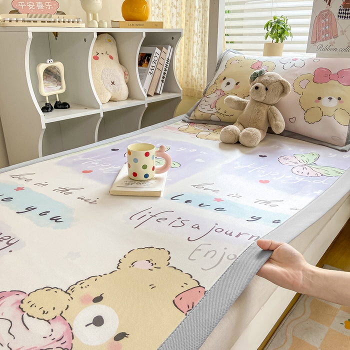 91家纺网 家纺一手货源 找家纺 耐思家纺 2025春夏新款A类冰丝印花凉席空调席学生系列 蝴蝶態