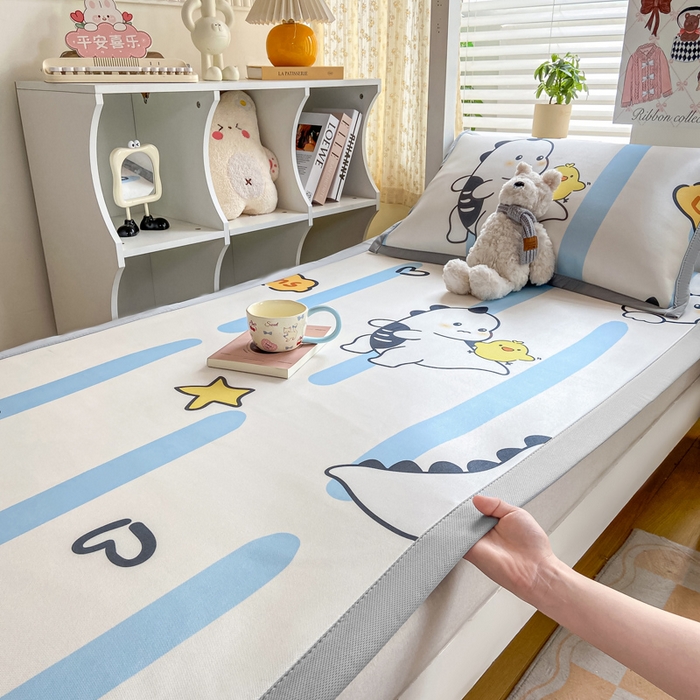 91家纺网 家纺一手货源 找家纺 耐思家纺 2025春夏新款A类冰丝印花凉席空调席学生系列 龙宝