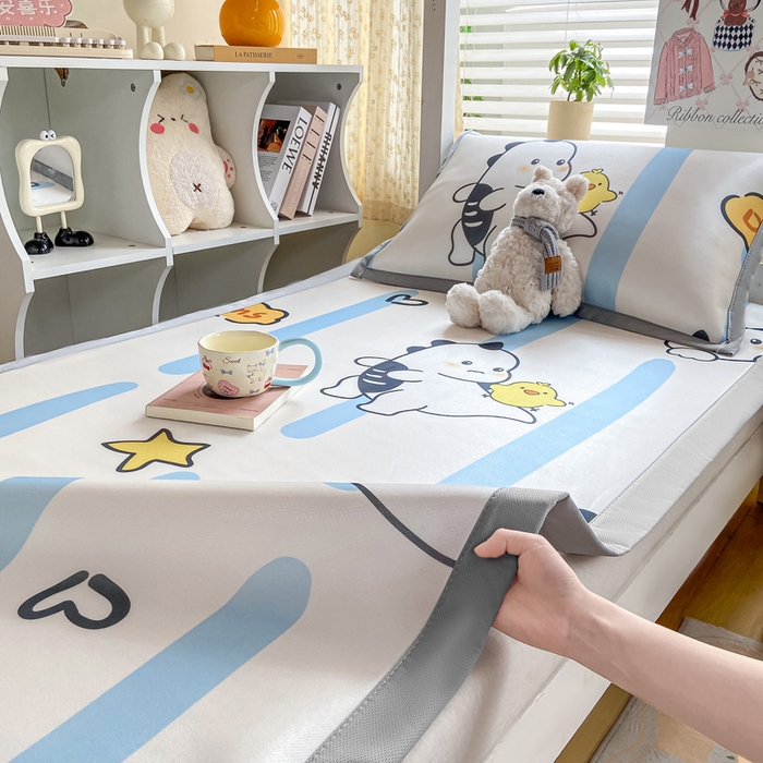 91家纺网 家纺一手货源 找家纺 耐思家纺 2025春夏新款A类冰丝印花凉席空调席学生系列 龙宝