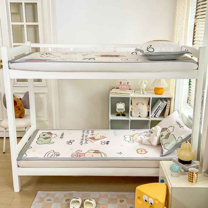 91家纺网 家纺一手货源 找家纺 耐思家纺 2025春夏新款A类冰丝印花凉席空调席学生系列 皮皮狗