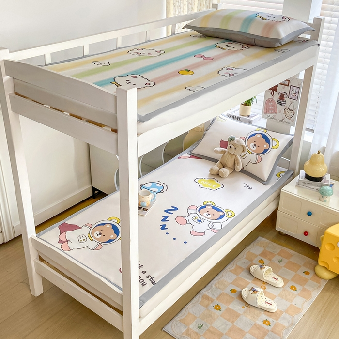 91家纺网 家纺一手货源 找家纺 耐思家纺 2025春夏新款A类冰丝印花凉席空调席学生系列 宇航员