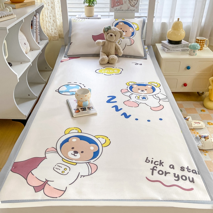 91家纺网 家纺一手货源 找家纺 耐思家纺 2025春夏新款A类冰丝印花凉席空调席学生系列 宇航员