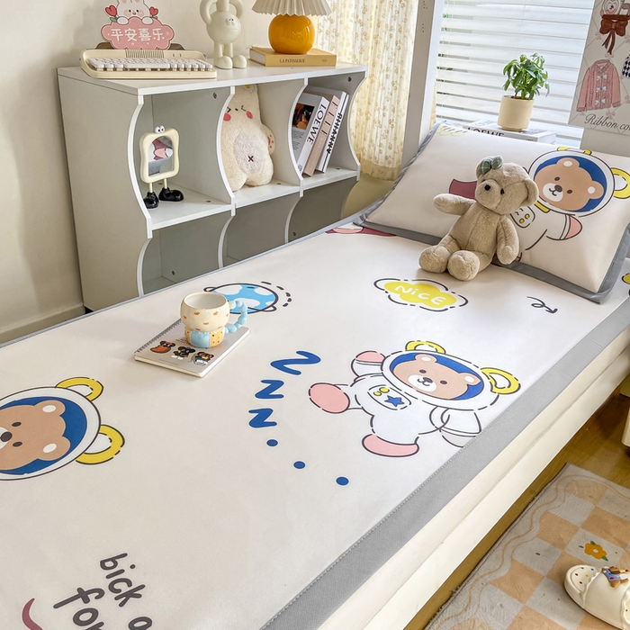 91家纺网 家纺一手货源 找家纺 耐思家纺 2025春夏新款A类冰丝印花凉席空调席学生系列 宇航员