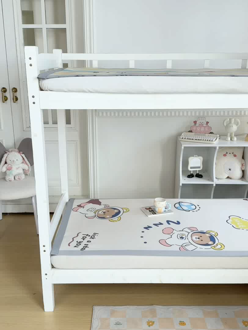 91家纺网 家纺一手货源 找家纺 耐思家纺 2025春夏新款A类冰丝印花凉席空调席学生系列 宇航员