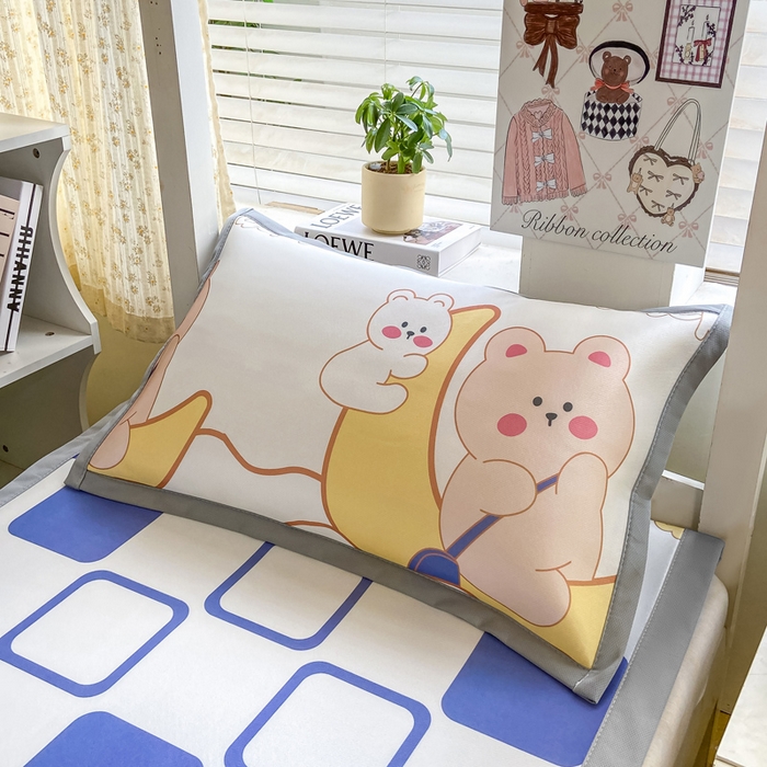 91家纺网 家纺一手货源 找家纺 耐思家纺 2025春夏新款A类冰丝印花凉席空调席学生系列 月亮熊