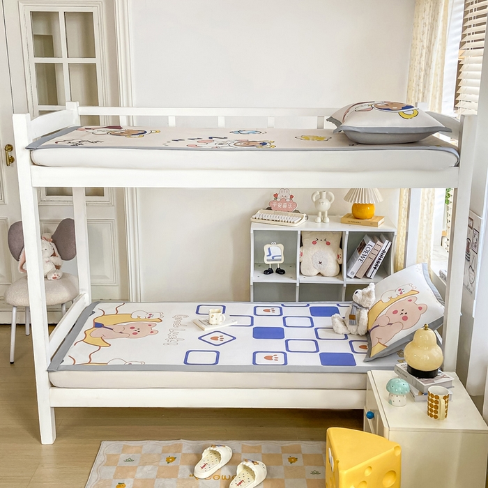 91家纺网 家纺一手货源 找家纺 耐思家纺 2025春夏新款A类冰丝印花凉席空调席学生系列 月亮熊