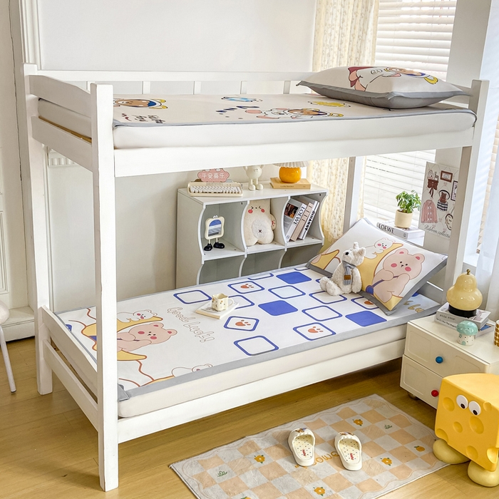 91家纺网 家纺一手货源 找家纺 耐思家纺 2025春夏新款A类冰丝印花凉席空调席学生系列 月亮熊