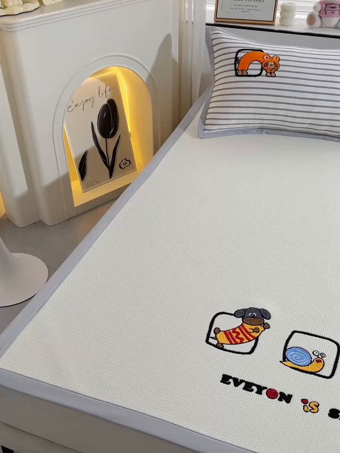 91家纺网 家纺一手货源 找家纺 （总）炫拼2025新款A类满天星凉豆豆卡通毛巾绣大包边复合凉席 