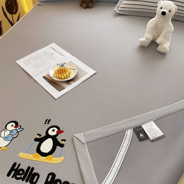 91家纺网 家纺一手货源 找家纺 炫拼2025新款A类满天星凉豆豆卡通毛巾绣大包边复合凉席  快乐旅行