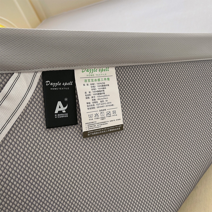 91家纺网 家纺一手货源 找家纺 炫拼2025新款A类满天星凉豆豆卡通毛巾绣大包边复合凉席  快乐旅行