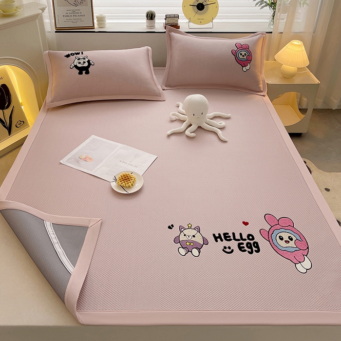 91家纺网 家纺一手货源 找家纺 炫拼2025新款A类满天星凉豆豆卡通毛巾绣大包边复合凉席  萌宠伙伴