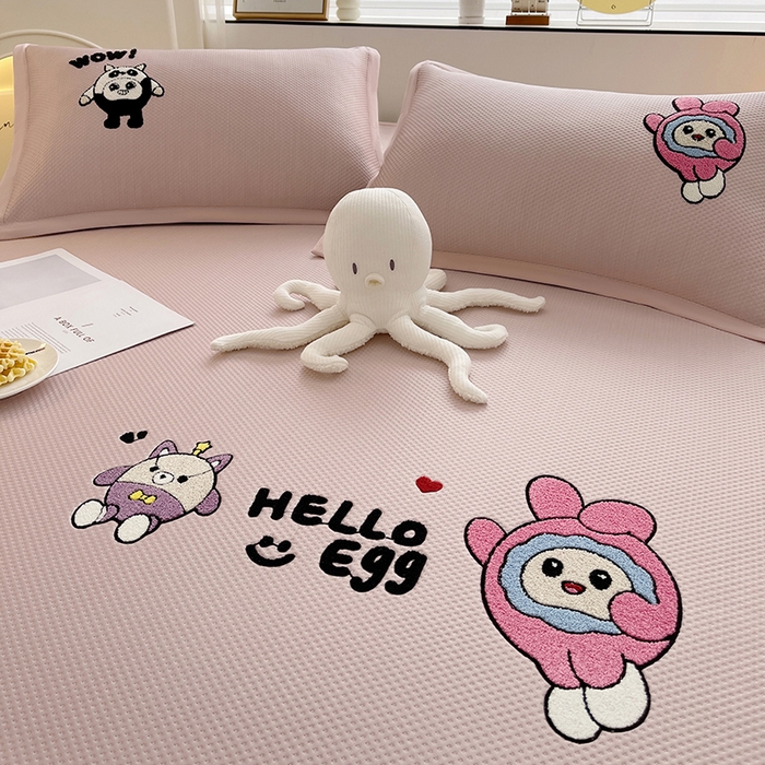 91家纺网 家纺一手货源 找家纺 炫拼2025新款A类满天星凉豆豆卡通毛巾绣大包边复合凉席  萌宠伙伴
