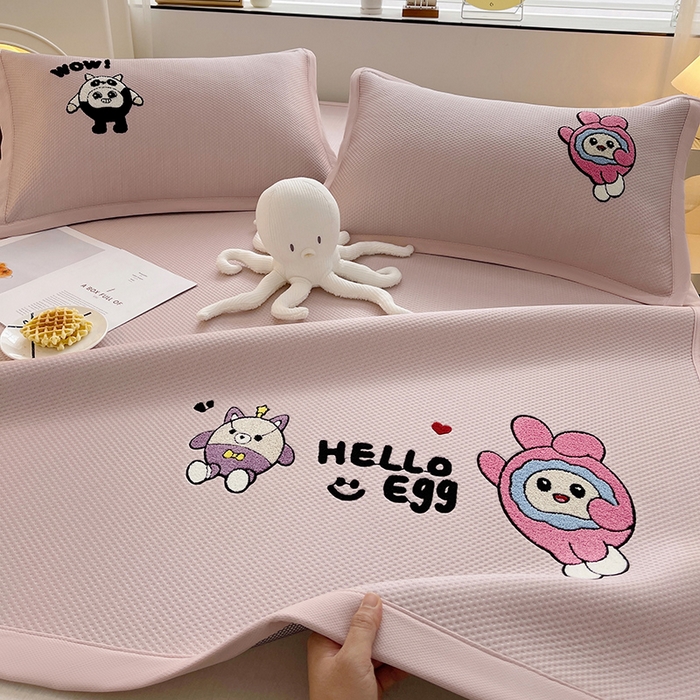 91家纺网 家纺一手货源 找家纺 炫拼2025新款A类满天星凉豆豆卡通毛巾绣大包边复合凉席  萌宠伙伴