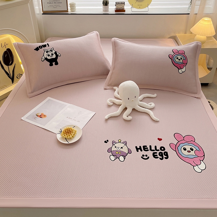 91家纺网 家纺一手货源 找家纺 炫拼2025新款A类满天星凉豆豆卡通毛巾绣大包边复合凉席  萌宠伙伴