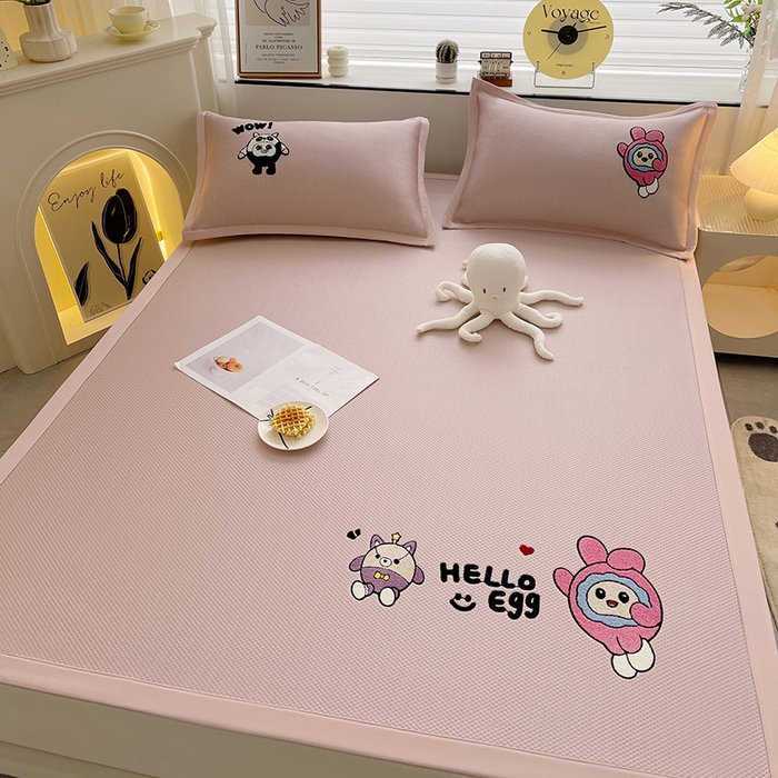 91家纺网 家纺一手货源 找家纺 炫拼2025新款A类满天星凉豆豆卡通毛巾绣大包边复合凉席  萌宠伙伴