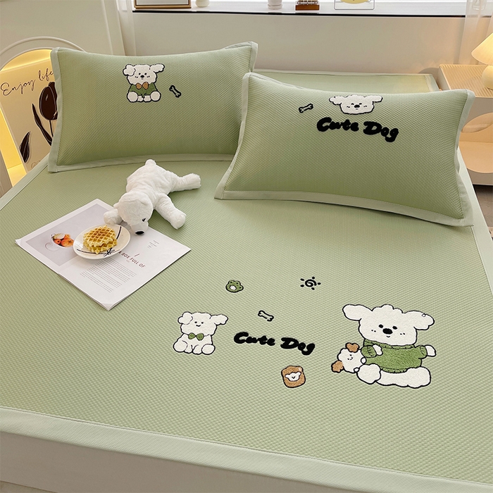 91家纺网 家纺一手货源 找家纺 炫拼2025新款A类满天星凉豆豆卡通毛巾绣大包边复合凉席  泡芙狗