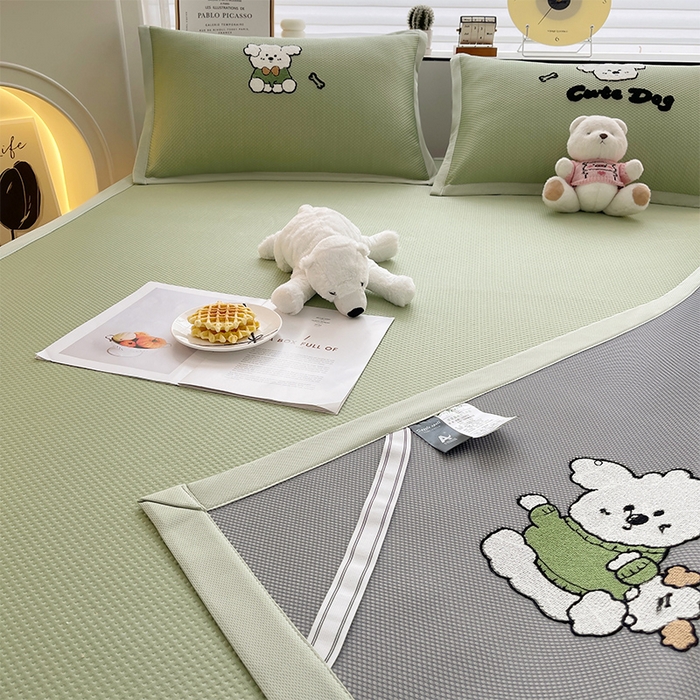 91家纺网 家纺一手货源 找家纺 炫拼2025新款A类满天星凉豆豆卡通毛巾绣大包边复合凉席  泡芙狗