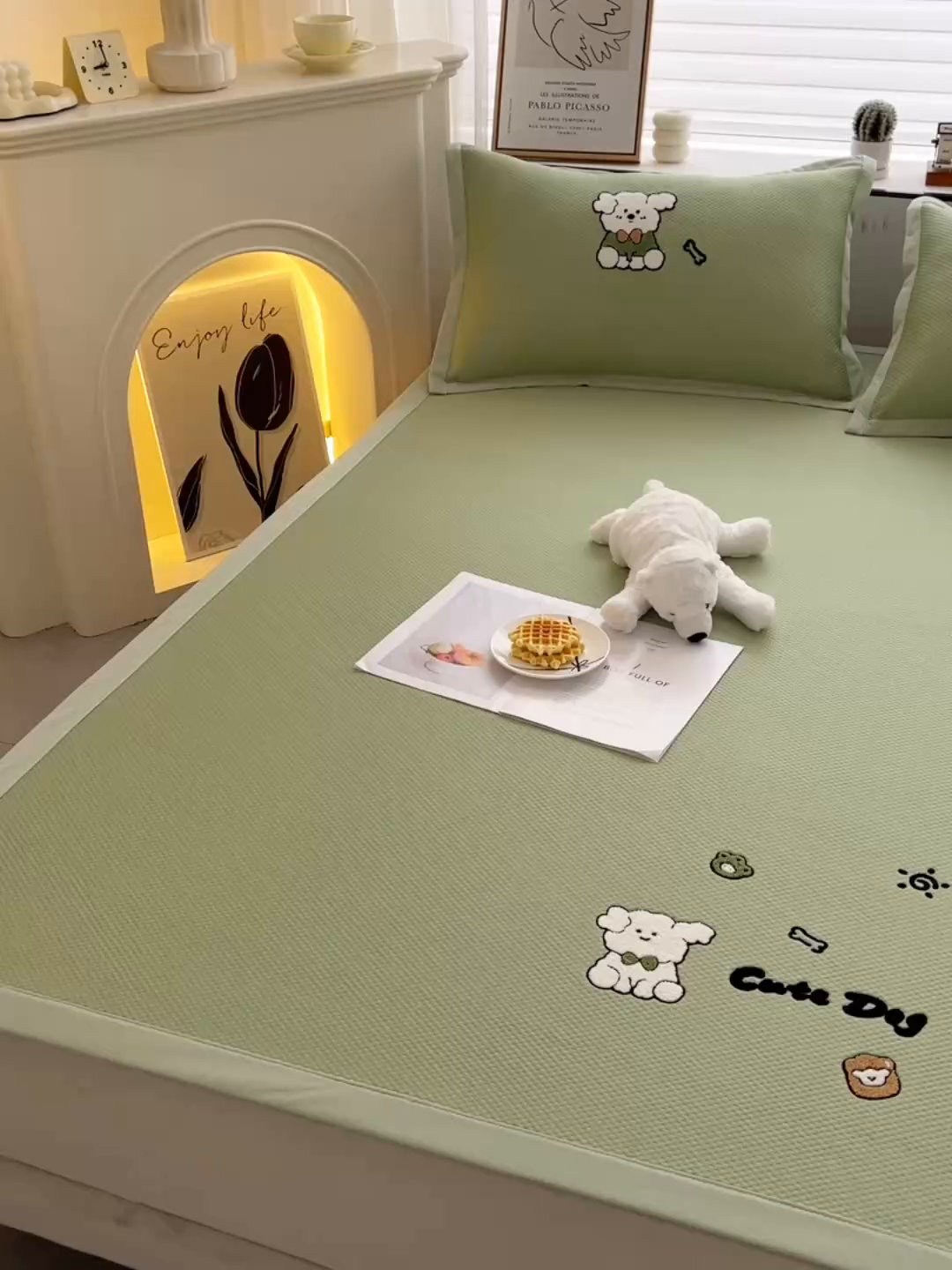 91家纺网 家纺一手货源 找家纺 炫拼2025新款A类满天星凉豆豆卡通毛巾绣大包边复合凉席  泡芙狗