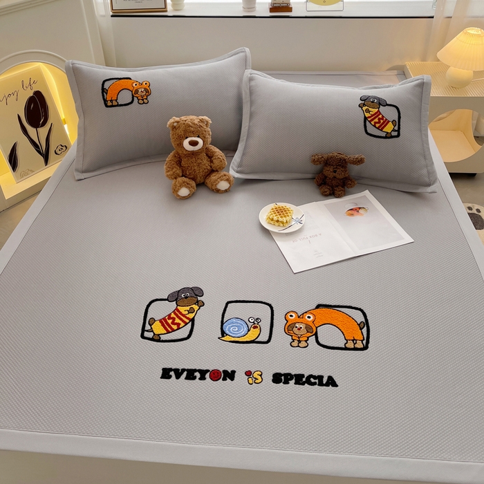 91家纺网 家纺一手货源 找家纺 炫拼2025新款A类满天星凉豆豆卡通毛巾绣大包边复合凉席  淘气汪汪-灰