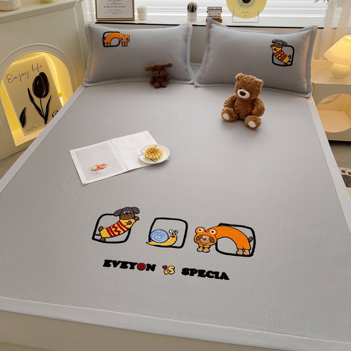 91家纺网 家纺一手货源 找家纺 炫拼2025新款A类满天星凉豆豆卡通毛巾绣大包边复合凉席  淘气汪汪-灰