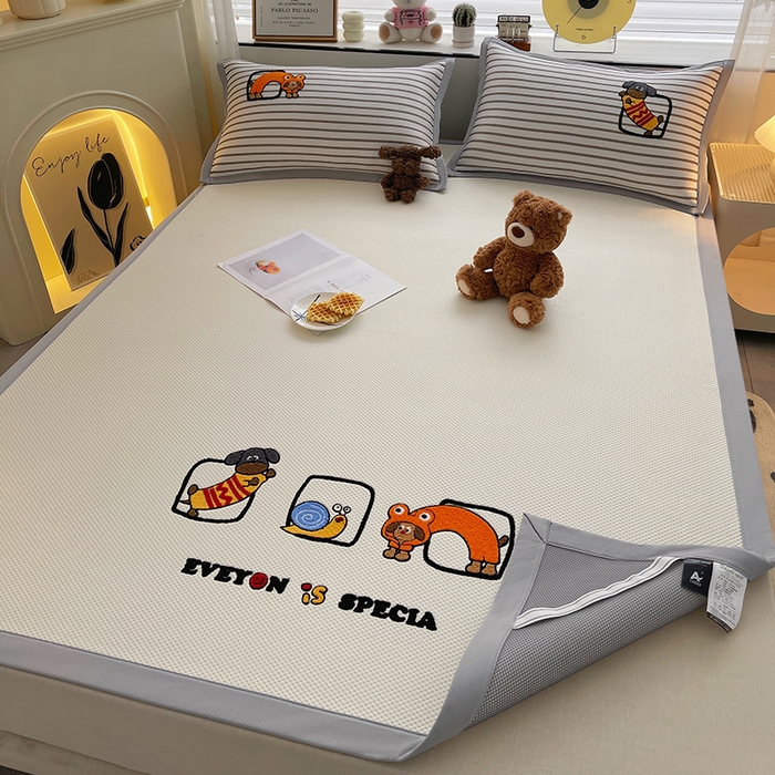 91家纺网 家纺一手货源 找家纺 炫拼2025新款A类满天星凉豆豆卡通毛巾绣大包边复合凉席  淘气汪汪-奶白