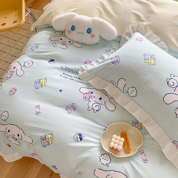 91家纺网 家纺一手货源 找家纺 玉元坊 2025年新款三丽鸥系列白花边被套纯棉全棉床裙三件套四件套-大耳狗系列 牛奶大耳狗【花边款】