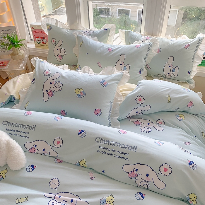 91家纺网 家纺一手货源 找家纺 玉元坊 2025年新款三丽鸥系列白花边被套纯棉全棉床裙三件套四件套-大耳狗系列 牛奶大耳狗【花边款】