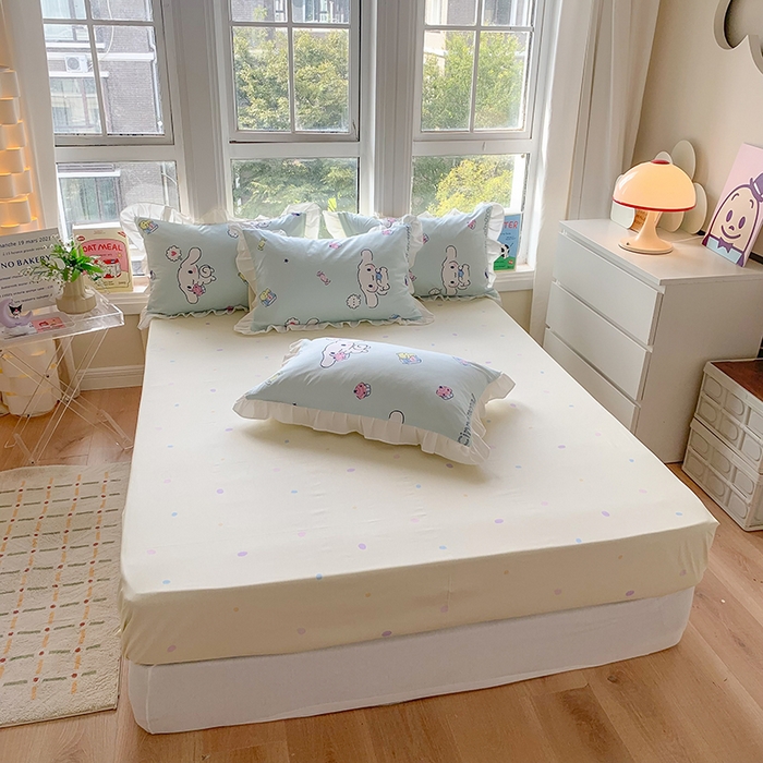 91家纺网 家纺一手货源 找家纺 玉元坊 2025年新款三丽鸥系列白花边被套纯棉全棉床裙三件套四件套-大耳狗系列 牛奶大耳狗【花边款】