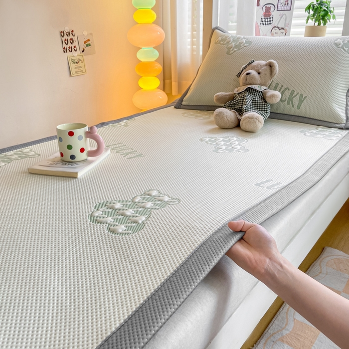 91家纺网 家纺一手货源 找家纺 （总）耐思2025a类冰豆豆提花凉席学生款潮牌熊系列