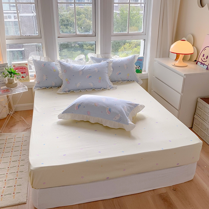 91家纺网 家纺一手货源 找家纺 玉元坊 2025年新款三丽鸥系列白花边被套纯棉全棉床裙三件套四件套-大耳狗系列 云朵大耳狗【花边款】