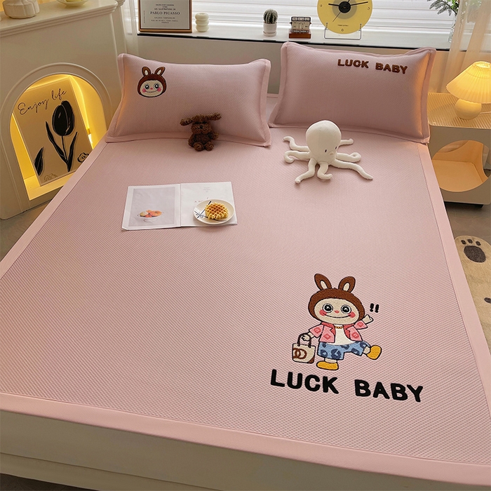 91家纺网 家纺一手货源 找家纺 炫拼2025新款A类满天星凉豆豆卡通毛巾绣大包边复合凉席  幸运布布-粉