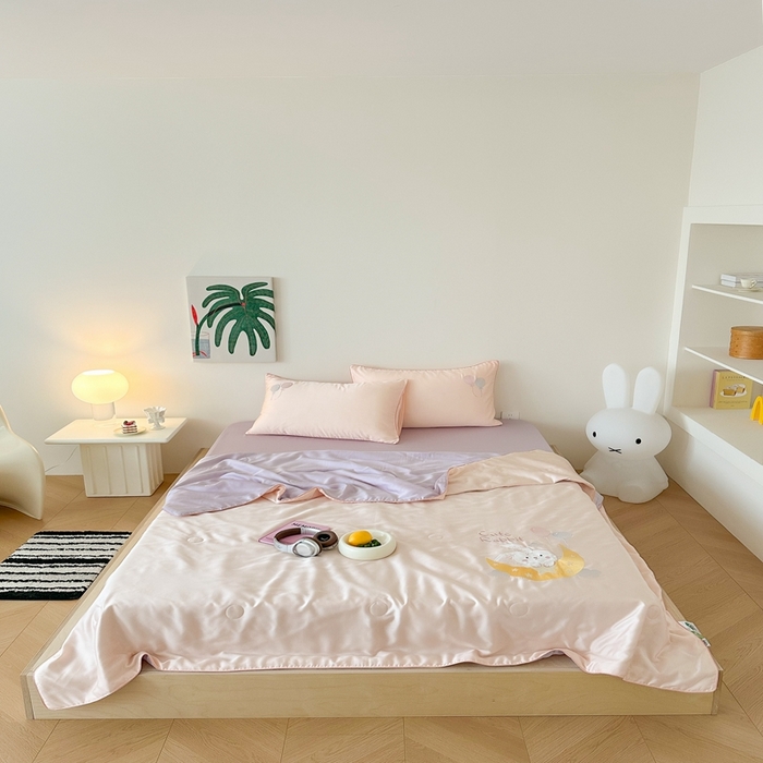 91家纺网 家纺一手货源 找家纺 （总）西西家居 2025新款60支兰精天丝儿童夏被（面料A类）绣花款-星月兔