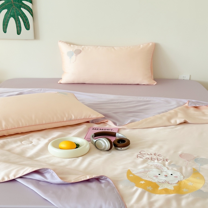 91家纺网 家纺一手货源 找家纺 （总）西西家居 2025新款60支兰精天丝儿童夏被（面料A类）绣花款-星月兔