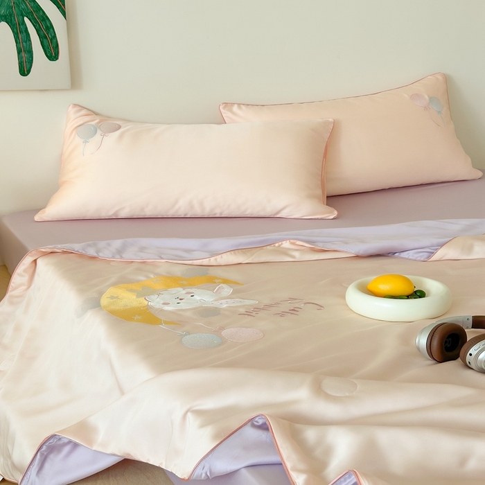 91家纺网 家纺一手货源 找家纺 （总）西西家居 2025新款60支兰精天丝儿童夏被（面料A类）绣花款-星月兔