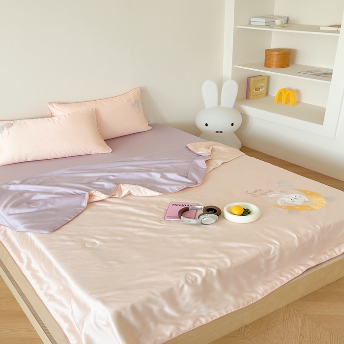 91家纺网 家纺一手货源 找家纺 （总）西西家居 2025新款60支兰精天丝儿童夏被（面料A类）绣花款-星月兔