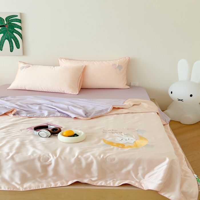 91家纺网 家纺一手货源 找家纺 （总）西西家居 2025新款60支兰精天丝儿童夏被（面料A类）绣花款-星月兔