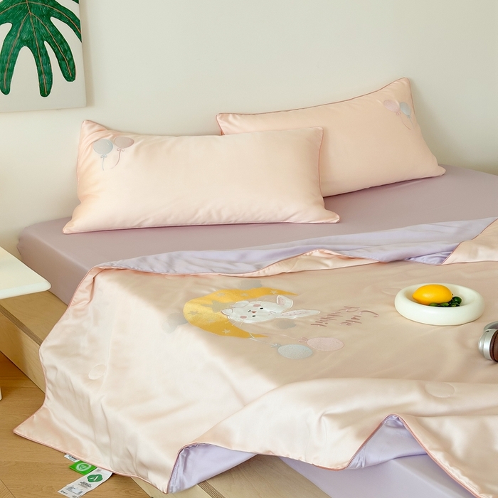 91家纺网 家纺一手货源 找家纺 （总）西西家居 2025新款60支兰精天丝儿童夏被（面料A类）绣花款-星月兔