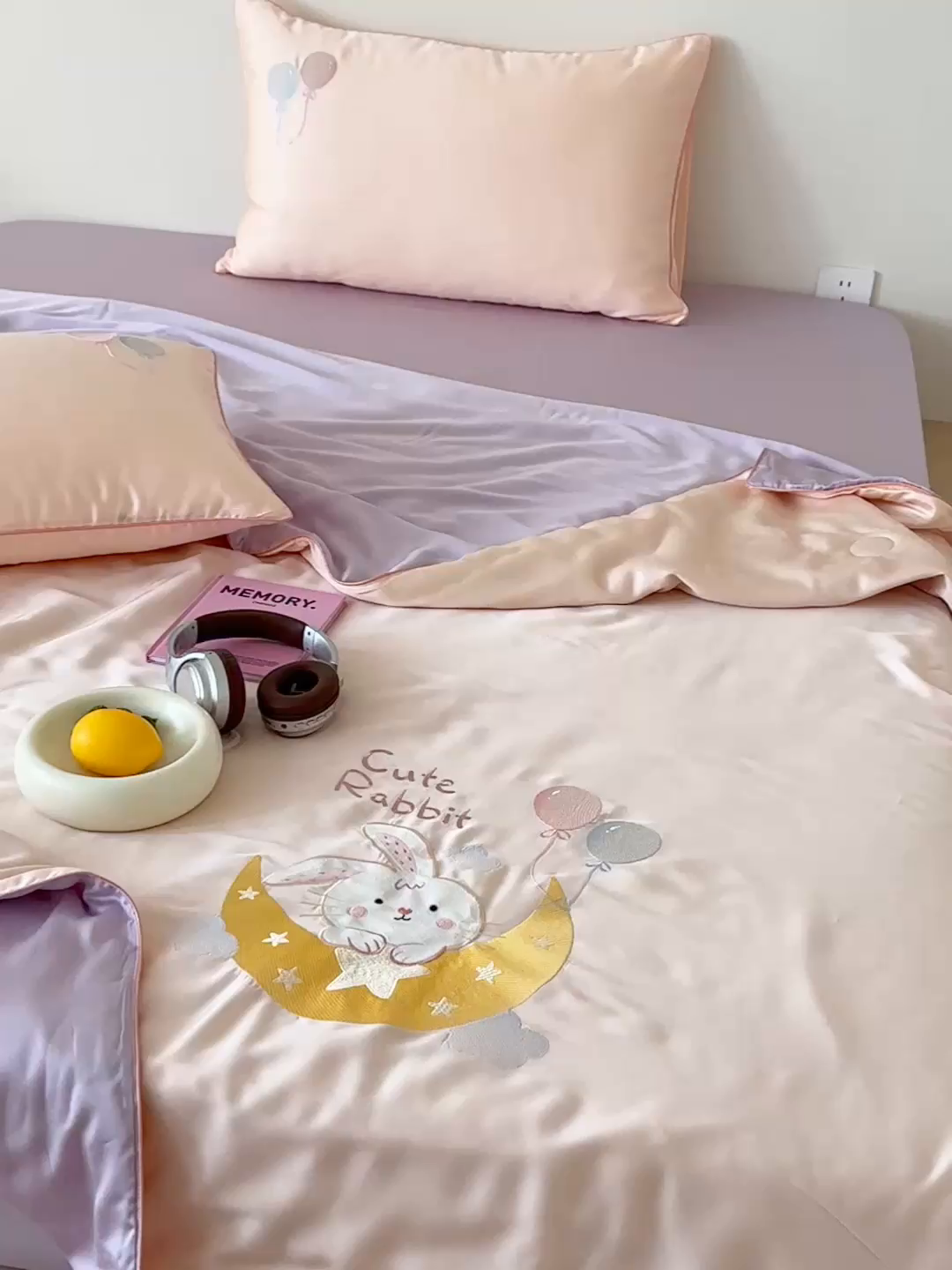 91家纺网 家纺一手货源 找家纺 （总）西西家居 2025新款60支兰精天丝儿童夏被（面料A类）绣花款-星月兔