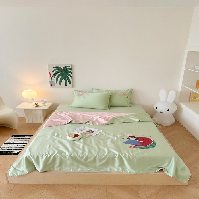 91家纺网 家纺一手货源 找家纺 （总）西西家居 2025新款60支兰精天丝儿童夏被（面料A类）绣花款-西瓜女孩