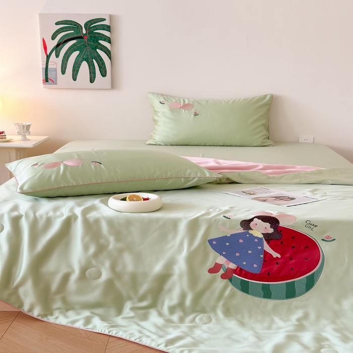 91家纺网 家纺一手货源 找家纺 （总）西西家居 2025新款60支兰精天丝儿童夏被（面料A类）绣花款-西瓜女孩