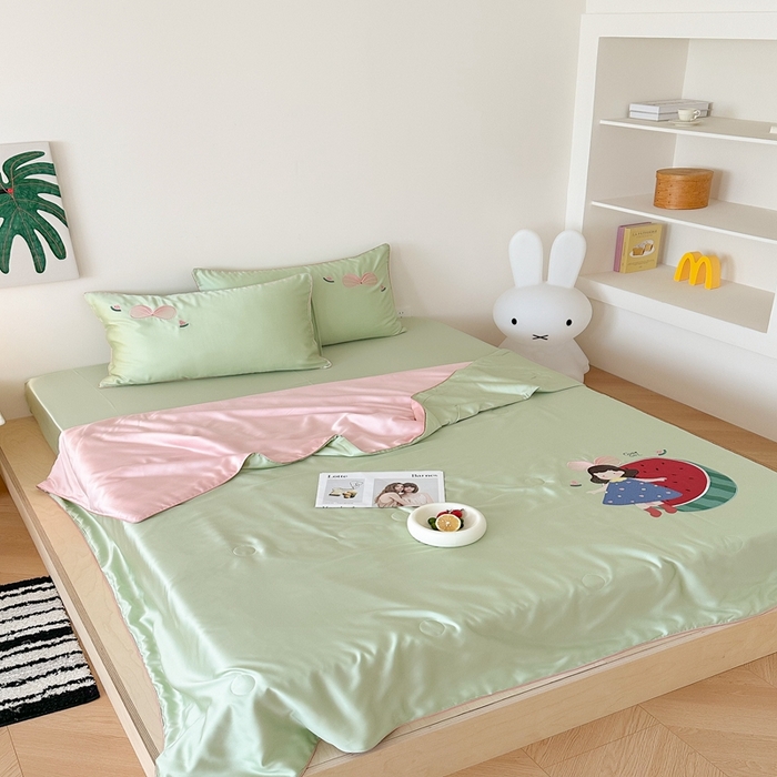 91家纺网 家纺一手货源 找家纺 （总）西西家居 2025新款60支兰精天丝儿童夏被（面料A类）绣花款-西瓜女孩