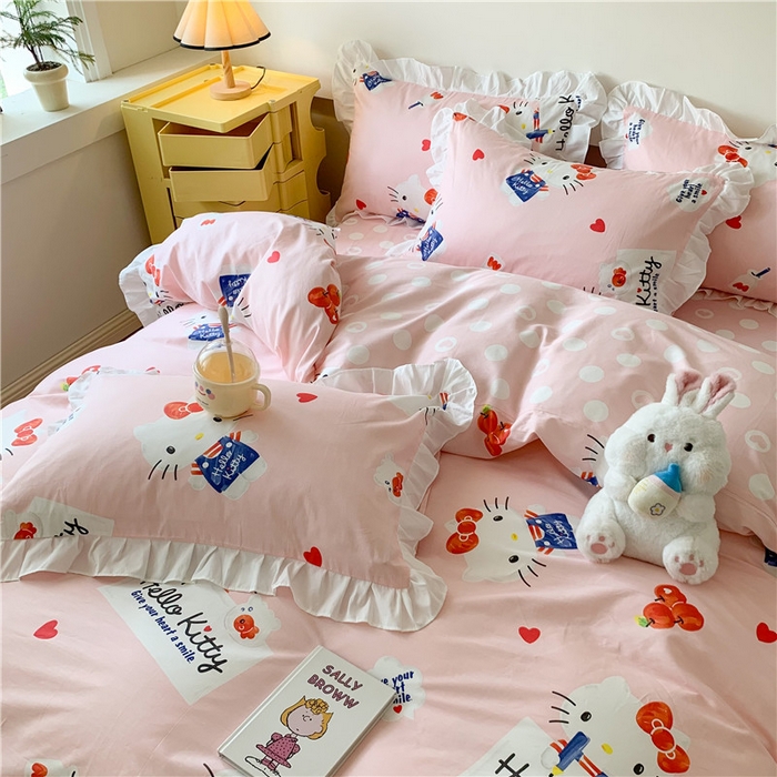 91家纺网 家纺一手货源 找家纺 玉元坊 2025年5月新品 三丽鸥花边被套全棉床单纯棉床裙床笠三四件套-凯蒂猫系列 苹果凯蒂 花边款