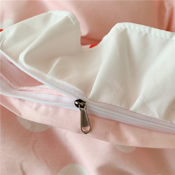 91家纺网 家纺一手货源 找家纺 玉元坊 2025年5月新品 三丽鸥花边被套全棉床单纯棉床裙床笠三四件套-凯蒂猫系列 苹果凯蒂 花边款