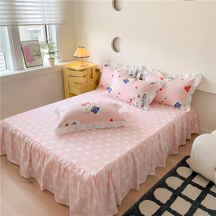 91家纺网 家纺一手货源 找家纺 玉元坊 2025年5月新品 三丽鸥花边被套全棉床单纯棉床裙床笠三四件套-凯蒂猫系列 苹果凯蒂 花边款