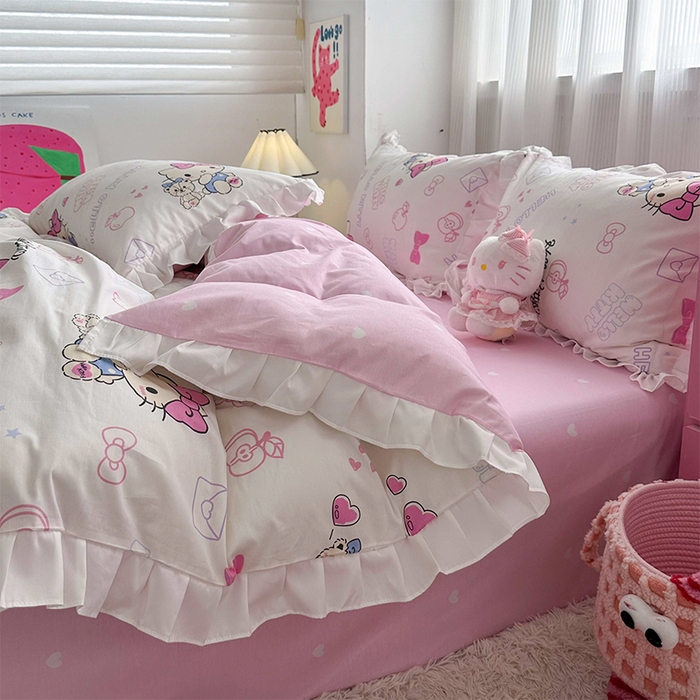 91家纺网 家纺一手货源 找家纺 玉元坊 2025年5月新品 三丽鸥花边被套全棉床单纯棉床裙床笠三四件套-凯蒂猫系列 凯蒂小熊 花边款