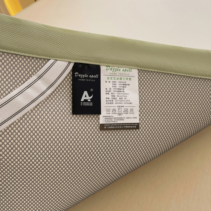 91家纺网 家纺一手货源 找家纺 炫拼2025新款A类满天星凉豆豆卡通毛巾绣大包边复合凉席  悠闲卡皮