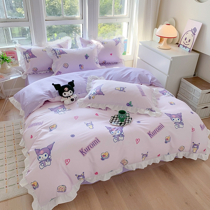 91家纺网 家纺一手货源 找家纺 玉元坊 2025年5月新品 三丽鸥花边被套全棉床单纯棉床裙床笠三四件套-库洛米系列 甜甜库洛米【花边款】