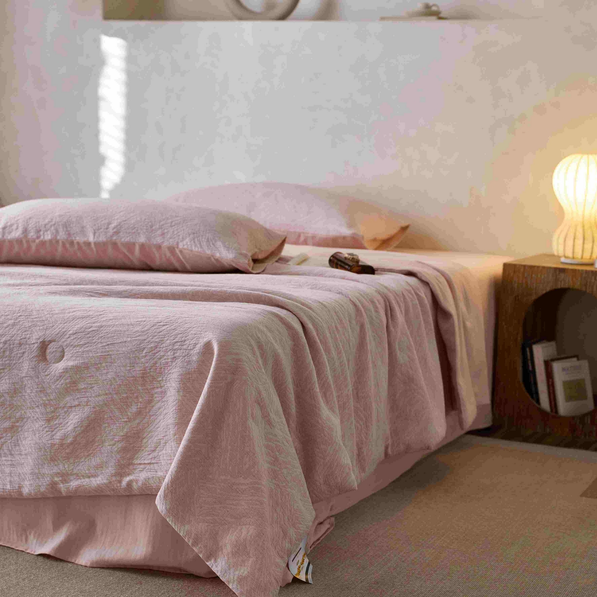 91家纺网 家纺一手货源 找家纺 梦享生活家居 2025新款色织三层提花夏被 缤纷粉