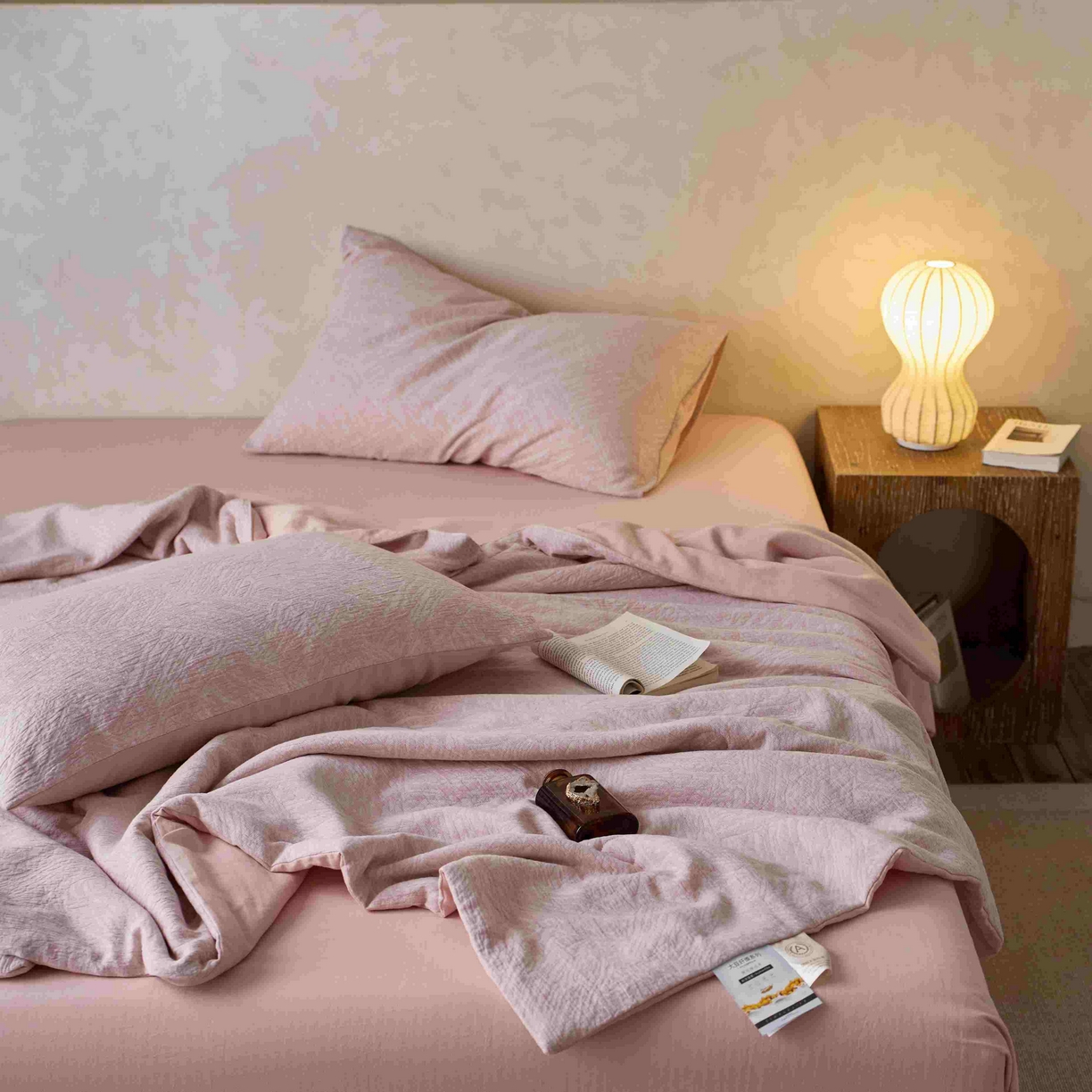 91家纺网 家纺一手货源 找家纺 梦享生活家居 2025新款色织三层提花夏被 缤纷粉